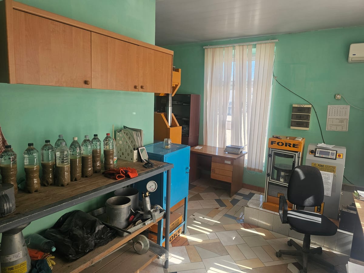 Laboratorul de încercări — probe de agregate și prese FORE