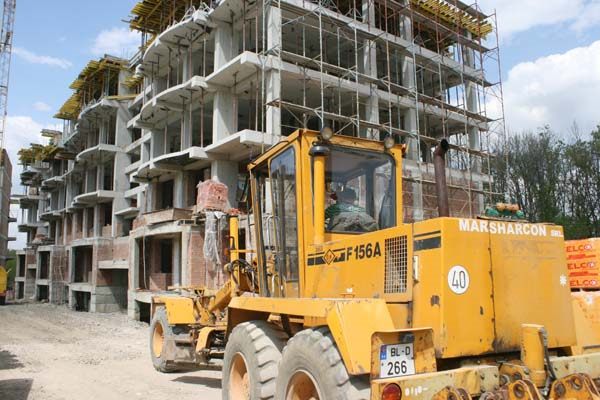 Materiale de construcții livrate la un șantier Marsharcon